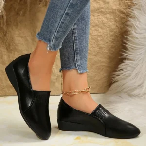 Autumn Plus Size Versatile Loafers for Mothers Low Heel Soft Sole Comfortable and Breathable Women’s Leather Shoes