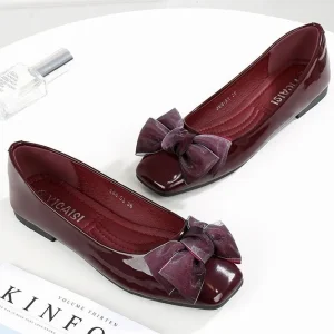 Autumn Round Toe Flat Heel Comfortable Slip-On PU Upper Classic Ladies Walking Women’s Shoes