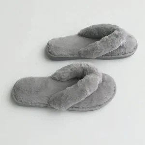 Autumn and Winter Women’s Faux Fur Slippers Soft Indoor Bedroom Flip Flop Flat Furry Slides with Embroidered Logo