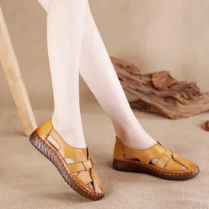 Calfskin Soft Soled Sandals Summer Beach Shoes Retro Casual Chunky Soled Hollowed out Flat Heeled Women’s Anti slippery Shoes