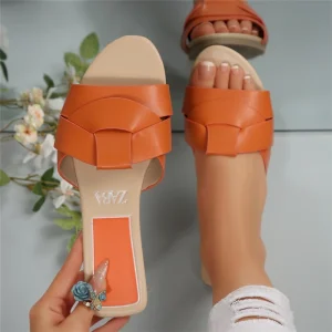 Classic Ladies Leather Babouches Female Flat Slippers Fashionable Summer Beach Sandals Outdoor Women Slides Slippers
