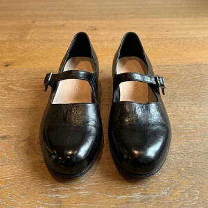 Classic Retro Style Split Toe Horsehide Women’s Flat Shoes With Buckle Design Soft Sole Comfortable Daily Matching Shoes