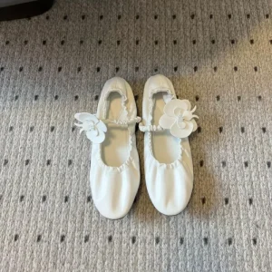Custom Ladies Ballet Shoes Round Close Toe Casual Leather Mary Jane Soft Low Heel Camellia Women’s Shoes Flat Shoes