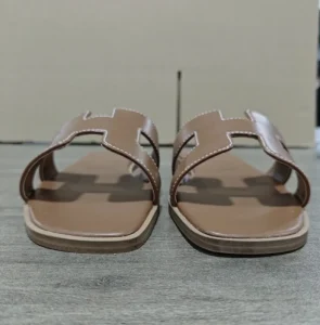 Designer Women’s Flip Flops Anti Slip Genuine Leather Slipper Light Weight Slides Comfortable Open Toe Casual Shoes for Female