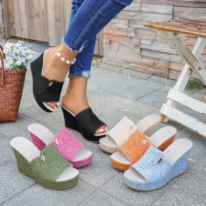 Fashion Women’s Open-toe Flip-flops Thick Sole Suitable Wearing Outside European-style Beach Shoes