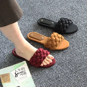 Fashionable Flat Summer New Design Women’s Sandals Flip Flops for Wearing Outside on the Beach