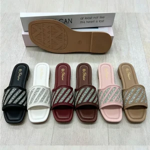 Fashionable Style Outerwear Rhinestones Durable Flat-bottomed Outdoor Women Leather Sandals or slippers