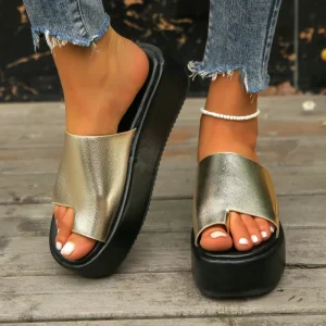 Fashionable Toe Set Women’s Slippers New Fashion Thick Sole Sandals for Summer Season