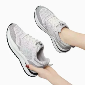 Fashionable and Versatile Women’s Student Closed Toe Running Shoes with Rubber Midsole and Outsole Mesh Upper