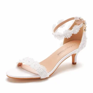 Flower Lovely Low Heel Ladies Bridal Shoes Temperament One strap Ladies High Heels Retro Pearl Women Wedding Shoes Party