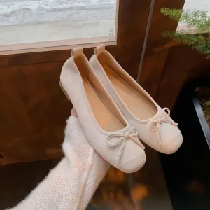 French-style Retro Ballet Shoes with Round Toe Caps and Soft Soles. Flat Women’s Shoes