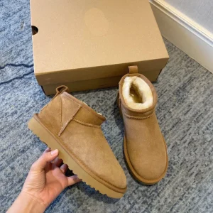 In Stock Unisex Sheepskin Winter Shoes MINI Snow Boots EVA Outsole Ready To Ship
