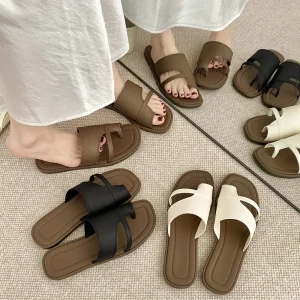 Ladies Casual Beach Slides Outdoor Square Head Flat Sandals Open Toe Fashionable Platform Breathable Cushioned for Autumn Season