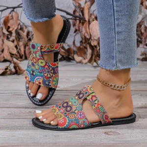 Large Size Breathable Women’s Slippers Beach Flat Ladies Slippers Versatile Rubber Sole Ladies Designer Sandals
