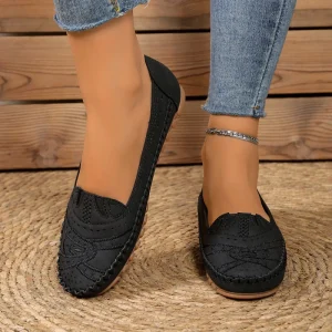 Large Size Retro Style Floral Hollow-Carved Flat Shoes Women’s Soft-Soled Slip-On Loafers