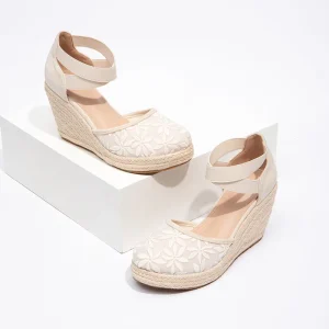 Large-sized Women’s Ankle Strap Sandals Wedge-shaped Heels for Summer Thick Soled Height Increasing Women’s Wedge Heel Sandals