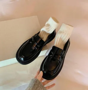 Leather Round Toe Shallow Mouth Retro Loafers for Women Thick Soled Soft Soled British Style Small Leather Shoes Loafers