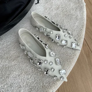 Luxury Wedding Customized Designer Style Solid Pointed Toe Slip On Breathable Light Weight Formal Flat Rhinestone Decorated