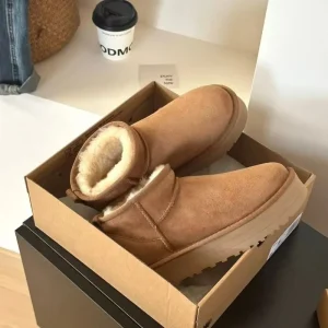 MINI Classic Snow Boots Women’s Autumn Winter Footwear Comfortable Sheepskin Wool Natural Leather Thick Outsole Warm