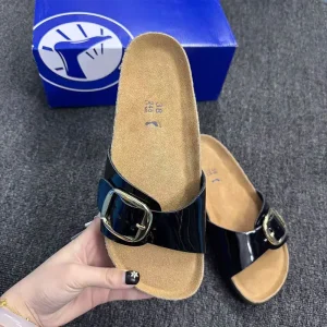 Men’s Women’s Breathable Light Leather Clog with EVA Sole Cool Flat Slippers Custom Mule Shoes Popular in Europe and America