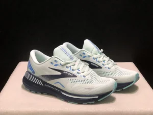 Men’s and Women’s Solid Color Lace Up Running Shoes Comfortable and Non Slip with Cloth Upper Material