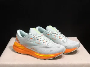 Men’s and Women’s Solid Color Lace Up Running Shoes Comfortable and Non Slip with Cloth Upper Material