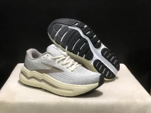 Men’s and Women’s Solid Color Lace Up Running Shoes Comfortable and Non Slip with Cloth Upper Material