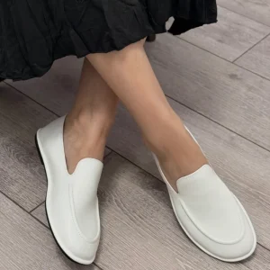 Minimalist Style Sheepskin Flat Loafers with Slip-On Closure Anti-Slippery for Women’s Comfort Commuting
