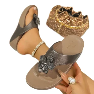 Modish Flat Anti-Slip Slippers Large Size Women’s Flip Flops African Exclusive Factory Direct
