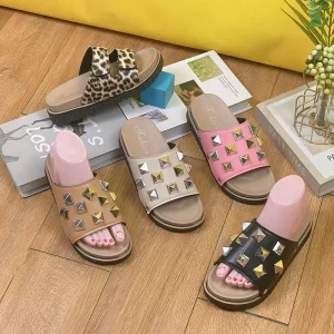 New Design Outdoor Summer Sandals Popular Roman Slides Slippers With Luxury Rivet Women Beach Sandals
