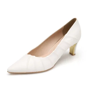 New Fashion Wrinkle Leather Upper Design Private Label Low Heel Pointed Toe Shape Ivory White Satin Pumps Women Wedding Shoes