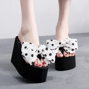New Flip Flops for Women’s Summer Sweet Beach Sandals Thick Soled Outer Sandals for Wearing