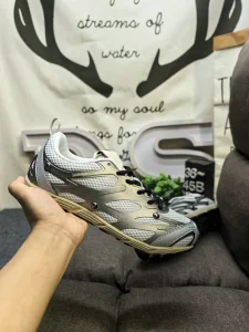 New Men’s And Women’s Gray And Silver Breathable Mesh Sports Running And Casual Shoes