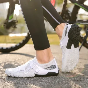 New Outdoor Breathable Men’s and Women’s Beach Sports Running Shoes Indoor lightweight solid color running shoes