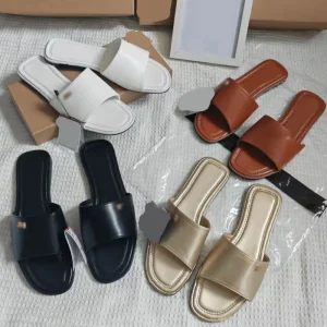 New Summer Flat One Word Women’s Slippers Simple Sandals Fashionable Outdoor Lightweight Comfortable Beach Slippers