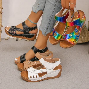 New style women’s wedge platform sandals with large size floral decorations for beach wear. Women’s shoes