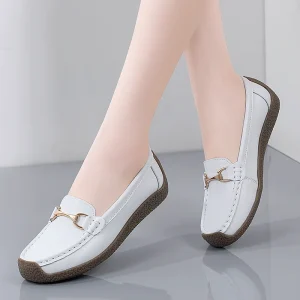 ODM Available Women’s Casual Comfortable Large Size Leather Flats Hollow Bean Shoes Summer Anti Slip Breathable Middle Aged Moms