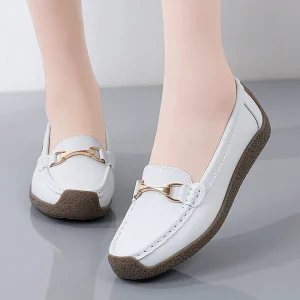 Round Design Leather Flats Women’s Casual Comfortable Large Size Leather Flats Hollow Bean Shoes for Middle Aged Moms ODM