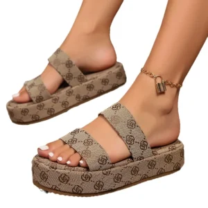 Sandals Large Size Thick Sole Fashionable Small Plum Blossom Light Women’s Sandals for Daily Wear