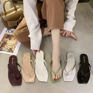 Sandals and slippers for Female Students New slippers Seaside Beach Shoes All-match Sandals square Toe Flip-flops