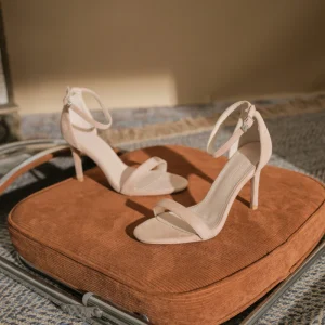 Sexy Winter Party Satin Light Weight Cushioning Rhinestone Toe Box Outdoor Club Slip on Heeled Shoes Women’s Summer Sandals