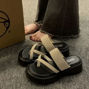 Simple Women’s Shoes New Summer Style Fashion Sandals Beach Thick Bottom Slippers