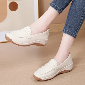 Slip on Soft Soled Don’T Tire Your Feet for Mothers Spring Autumn New Style Lazy Shoes Wedge Heel Thick Sole Women’s Shoes