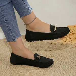 Spring New Flat Bottomed Perforated for Women’s Mothers Hollowed Out Bean Shoes Lightweight and Comfortable to Step on