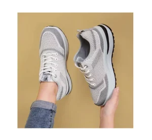 Spring and Summer New Flying Weaving Women’s Sports Shoes Fashion Running Shoes Breathable Casual Female Student Shoes
