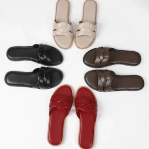 Summer Breathable Closed Toe Non Slip Fashionable Women’s Flat Sandals for Outdoor Wear Casual Korean Style Beach Shoes