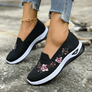 Summer Comfortable Breathable Women’s Flat Shoes Non slip Women’s Casual Shoes China Style Embroidered Women’s Mesh Shoes