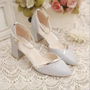 Summer New Style Closed Toe Korean Version Pointed Toe Square Root Thick Heel One Strap Buckle Closure Fashion Sandals