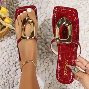 Trending Fashion Anti Slip Breathable Korean Style Metal Flip Flops Women Summer New Comfortable Low Heel Shoes Beach