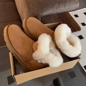 U Fur Integrated Non-slip Platform Snow Boots for Ladies Short Vogue Winter Fashion with Soft Feature